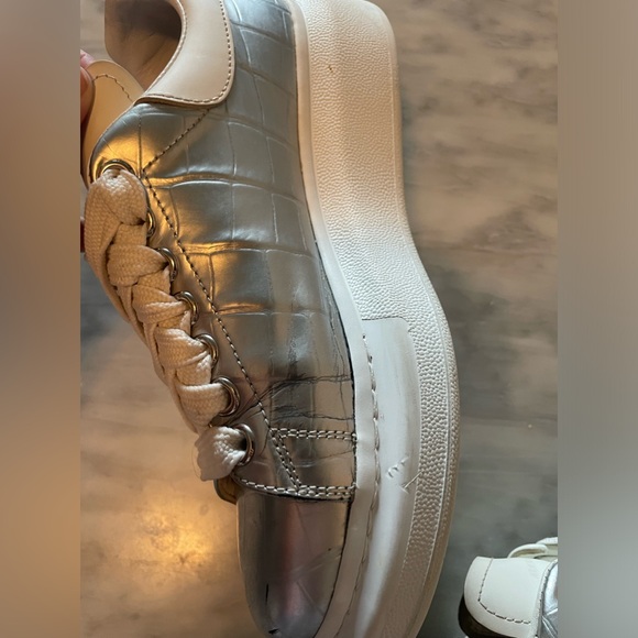 Alexander McQueen silver sneakers size 37.5 - Picture 8 of 8